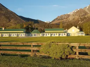 Grasmere High Country Bed & Breakfast Lodge