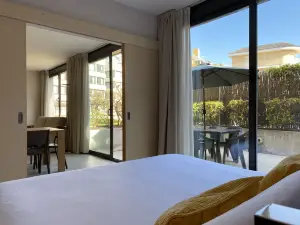 Atenea Park Suites & Apartments