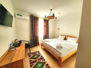 Ulli Oy Boutique Hotel & Terrace