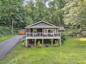 Pet-Friendly Pickens Vacation Rental with Fire Pit