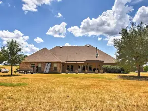 Spacious Stallion Lake Ranch Home w/ Patio