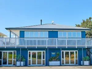 The Queenslander Raglan