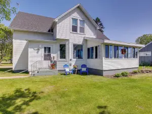 Two Rivers Thiede House - Walk to Lake Michigan!