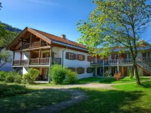Appartementhaus „die Kuh am Seevormals Haus St. Leonhard)