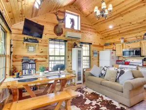 กระท่อมริมทะเลสาบ Sardis ที่อบอุ่นกับทิวทัศน์ที่น่าทึ่ง!