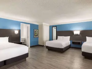 La Quinta Inn by Wyndham San Antonio I-35 N at Toepperwein