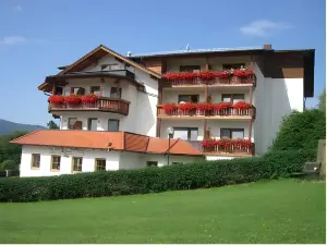 GarniHotel Zur Linde - Bayerischer Wald - Inklusiv AktivCard - Kostenloser Parkplatz