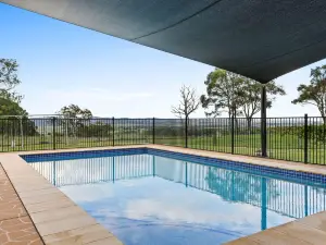 Heavenly Hideaway at Lovedale with Private Pool and Spa