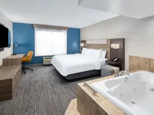 Holiday Inn Express & Suites Green Bay East