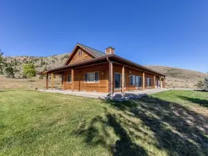 Serene 12 acre mountain escape