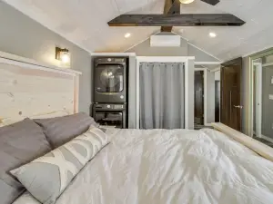 Pet-Friendly Cabin with Lake Access and Patio in Dent