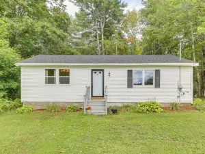 Woodsy Pittston Retreat Near Kennebec River!