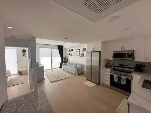 Charming 1-BR Apartment in Koreatown LA W/ Free Parking, Fitness Room, WiFi