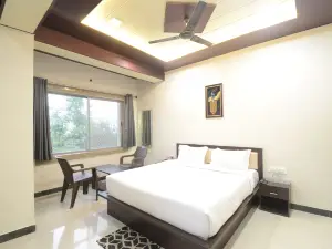 Hotel Shri Dhwaja Inn