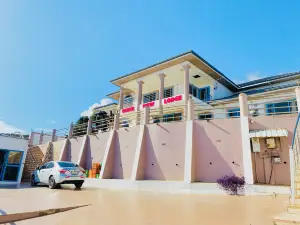 Luxurious Ten-Bedroom Lodge Apartment