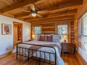 Classic Cabin with Pool Table and Scenic Deck - Charming Mountain Retreat