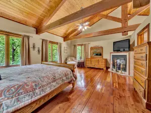 Lakefront home with private hot tub, balcony, dock, & pool table
