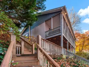 Charming Lakefront Retreat with Easy Access and Scenic Views - Cozy Getaway