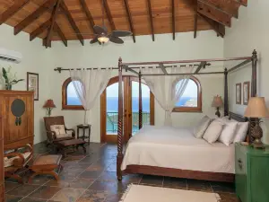 Croix Vista, Located in Fish Bay with Beautiful sweeping Views!