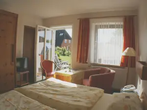 โรงแรมการ์นี ซัวร์โพสต์