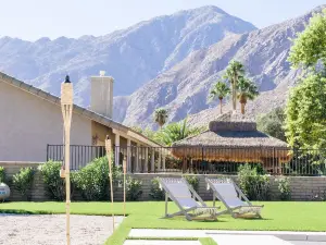 Designer Mcm Hideaway W/ Private Pool & Spa 3 Bedroom Home
