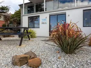 Beachfront Apartment Blackmans Bay