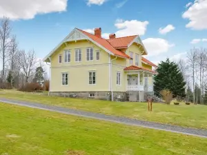 Nice Home in Juskog Husa with Wifi and 5 Bedrooms