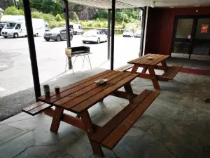 Brufjell Hostel & Parking