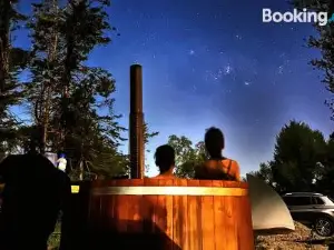 Fiery Peak Eco-Retreat with Wood-Fired Hot Tub