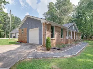 Modern Fayetteville Home Near Trilith Studios!