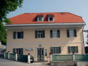 Pension - Alt - Strassgang