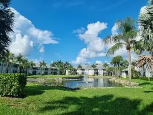 Stunning 2-Bedroom Plus Den Condo in Greenlinks Resort