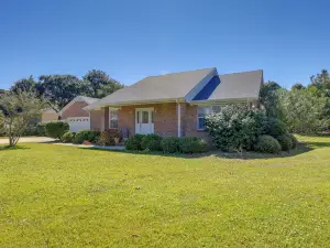 Pine Knoll Shores Getaway - Walk to Beach!