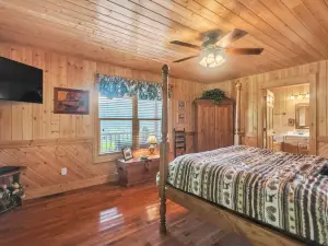 Cozy Mountain Retreat W/ Scenic Views 3 Bedroom Home by RedAwning