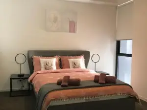 Elegant Design 2 Bed 2 Bath Apartment in Liverpool