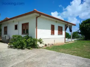 "Villa Confortable Proche de Case Pilote Avec Piscine privee"