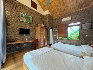 Đường Lâm Village Homestay