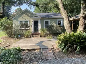 Charming 2/1 Centrally located and close to ULM! Pet Friendly!