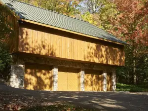 Cozy Getaway, hot tub, pool table, 200 acres
