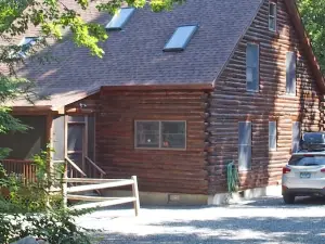 Taylor Camp: Lakeside Log Cabin on Tunk Lake - 4 Bedrooms. Sleeps 10.