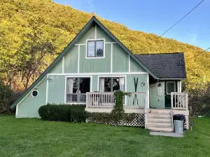 Creekside Chalet