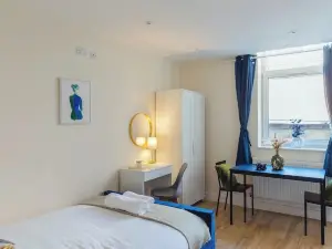 Crendon House Cosy Studio - Sleeps 2 & Kitchen