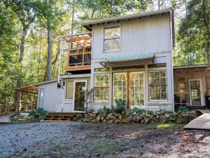 Wooded Acres and Unique Handmade Touches - Charming Eco Retreat