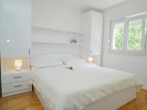 Holiday House