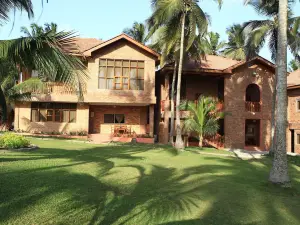 Coconut Grove Beach Resort