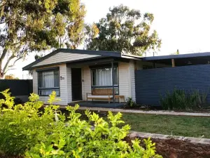 Gum Lodge, Gateway to the Murray