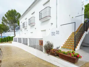 ホテル ラス エリサス バイ ヴヴレ ステイズ