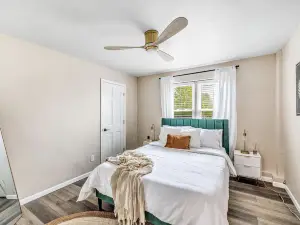 Close to Winery and Minutes to Crescent Beach - Charming Retreat