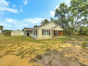 Horses Welcome Pittsburg Home Near Wineries!