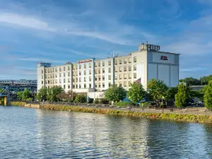 Hampton Inn & Suites Newark-Harrison-Riverwalk